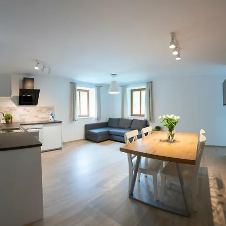 Hisa Urska * Log pod Mangartom