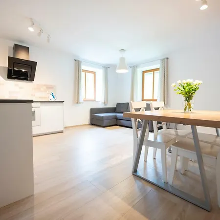 Hisa Urska Лог-под-Мангартом