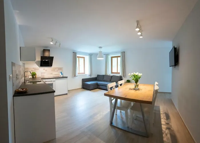 Hisa Urska * Log pod Mangartom