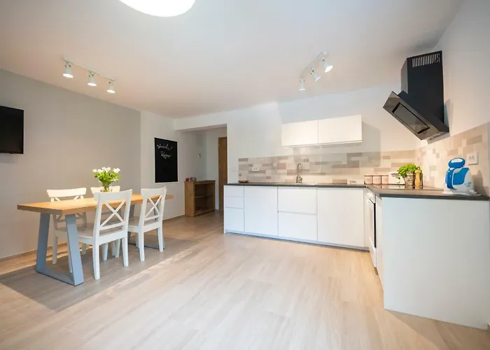 Hisa Urska * Log pod Mangartom